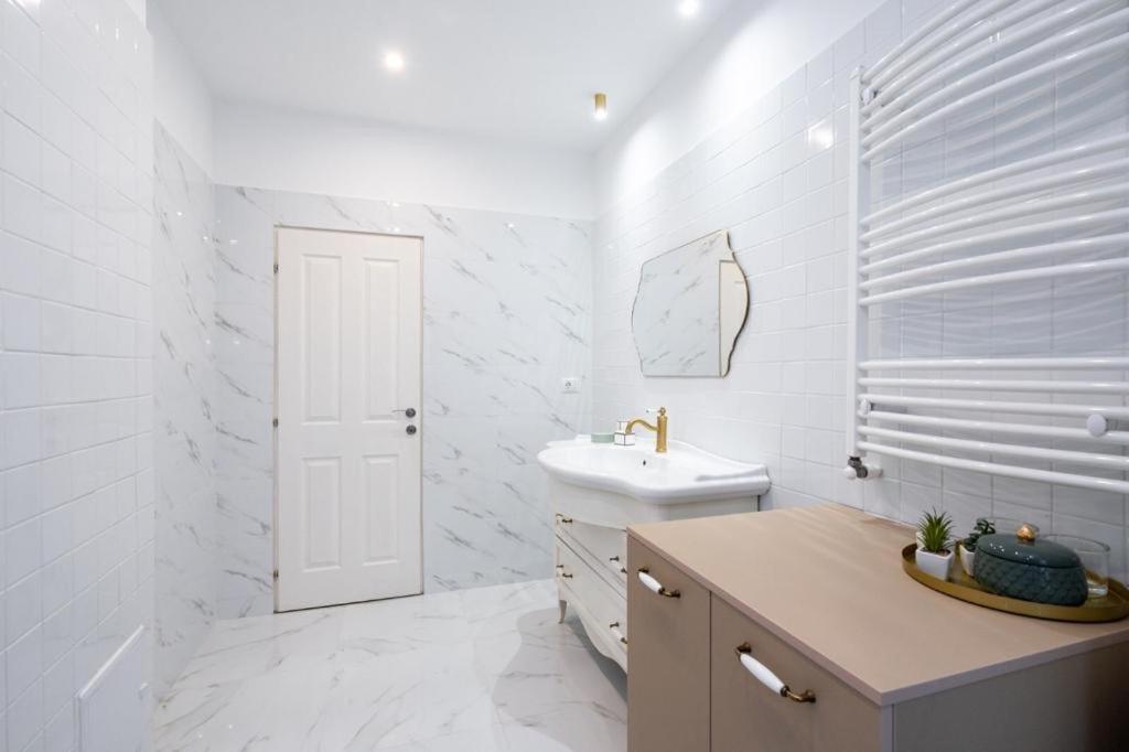 בוקרשט Wonderful Victorie Apartment מראה חיצוני תמונה